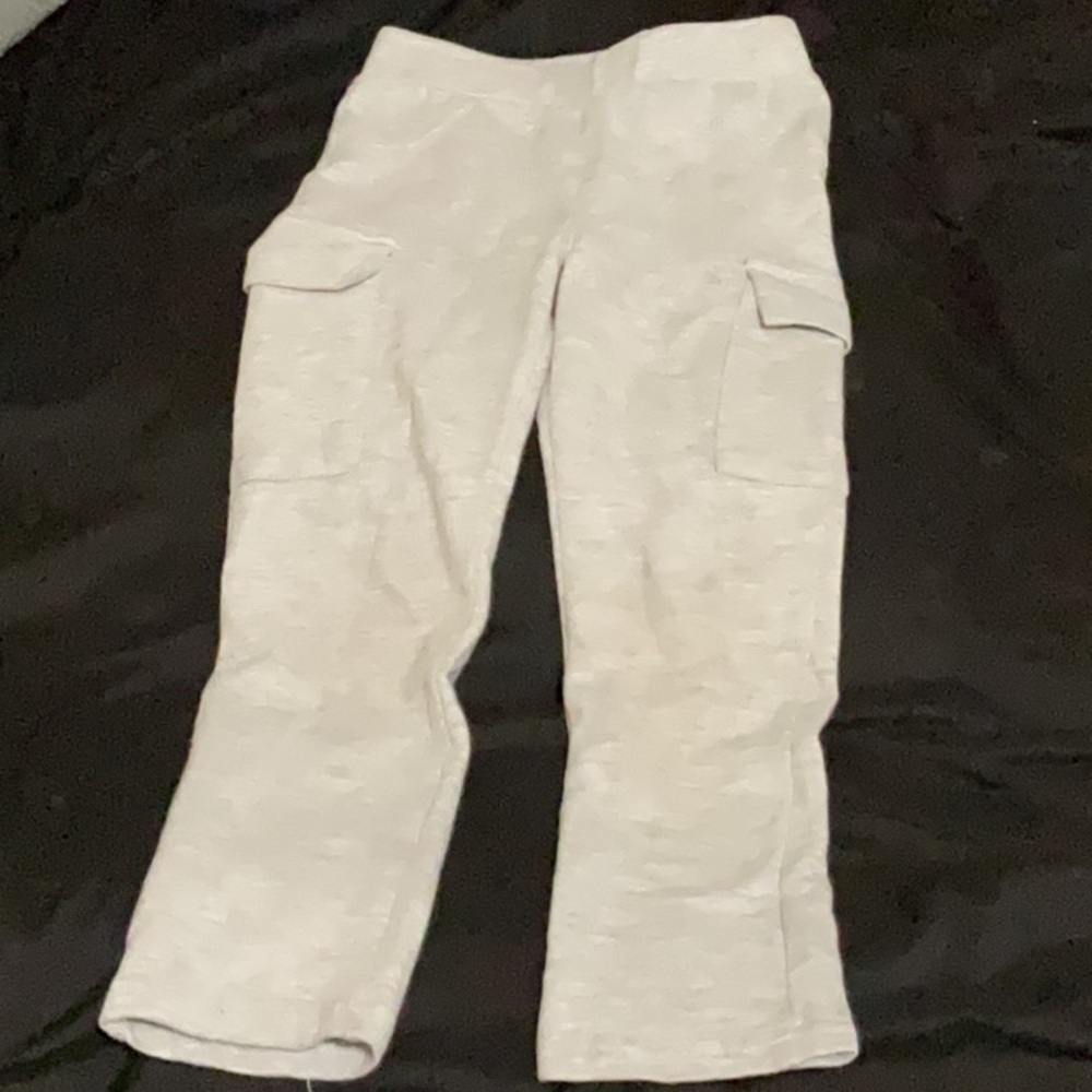 Gray sweatpants with side pockets